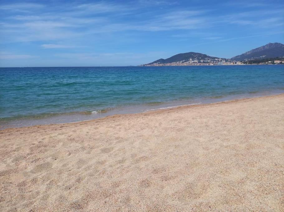 Vue Mer Avec Parking